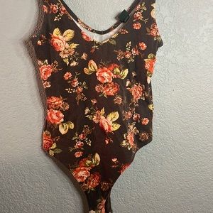 Floral mid V-neck bodysuit